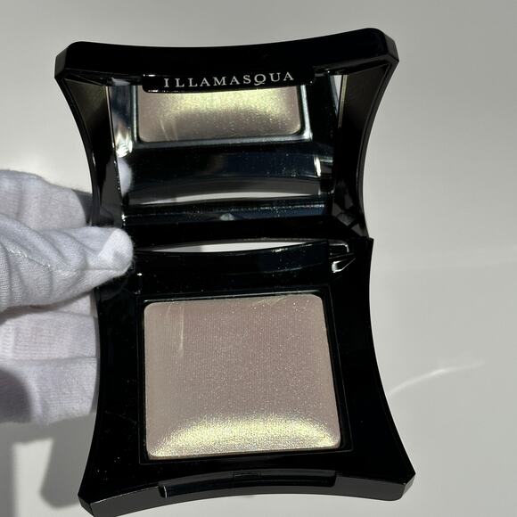 Illamasqua Beyond Powder Highlighter Compact Deity Baby Pink Gold Duochrome 7g - Picture 10 of 14